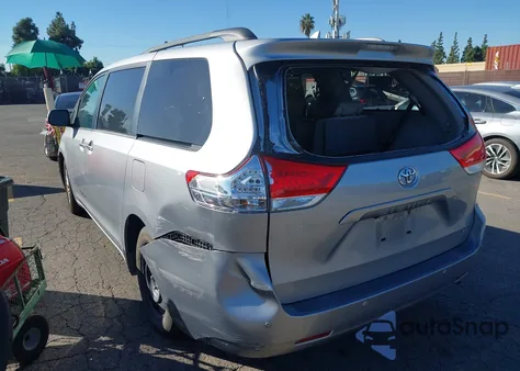 2014 Toyota Sienna Xle V6 8 Passenger из США, поврежденный, VIN 5TDYK3DC6ES453174